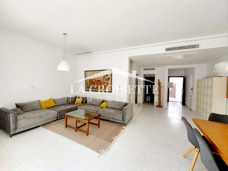 Triplex S+4 avec piscine à Gammarth